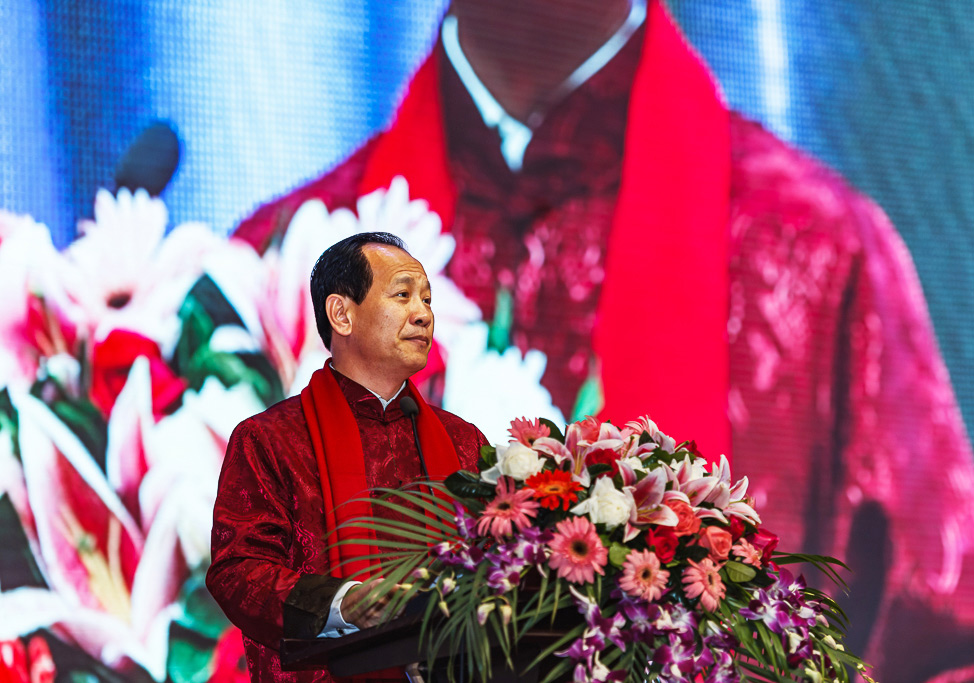 张总发言.jpg 张总发言.jpg